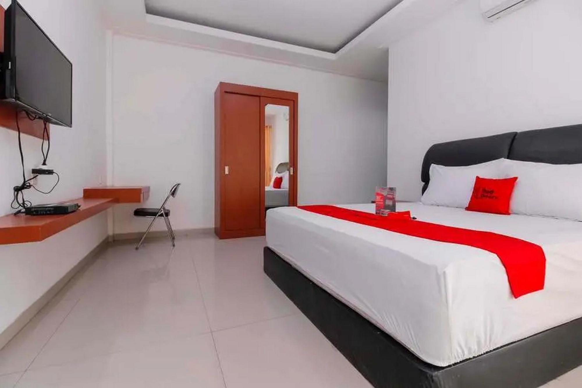 Reddoorz Premium Near Stasiun Lenteng Agung Hotel Jakarta Exterior photo